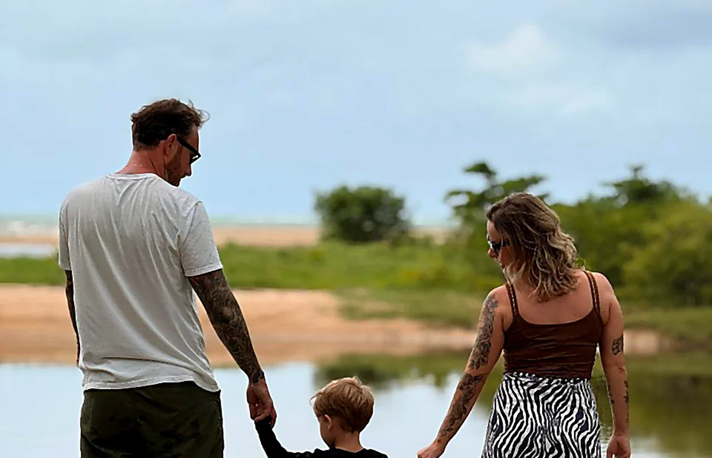 Família em passeio pelo litoral sul